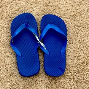 Boys size 3 flip flops